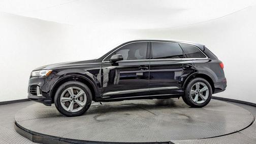Mythos Black Metallic 2022 Audi Q7 55 Premium