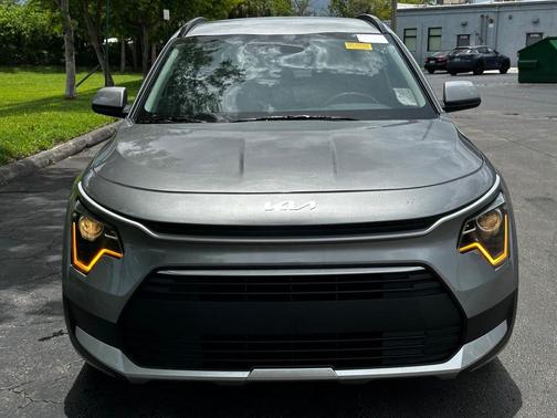 Steel Gray 2024 Kia Niro LX