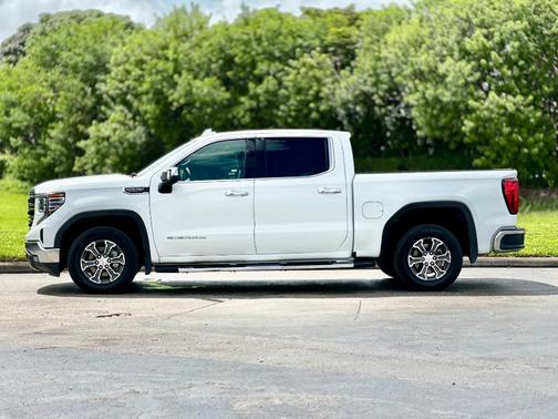 2024 GMC Sierra 1500 SLT