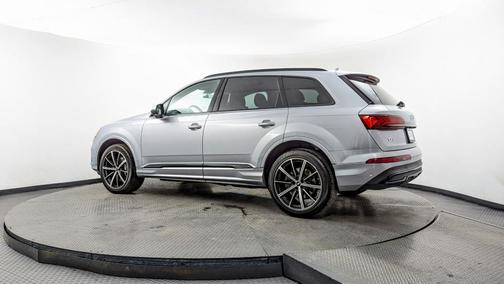 2022 Audi Q7 55 Premium Plus