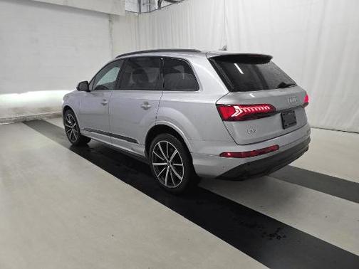 2022 Audi Q7 55 Premium Plus
