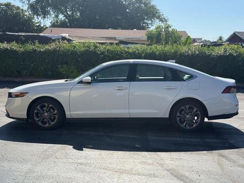 White 2023 Honda Accord EX