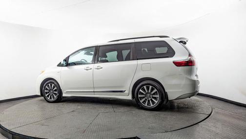 2020 Toyota Sienna XLE