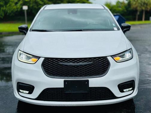 2024 Chrysler Pacifica Hybrid S Appearance Pkg