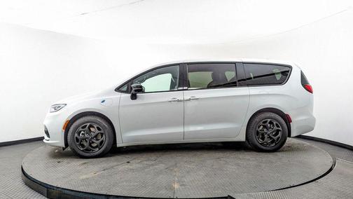 2024 Chrysler Pacifica Hybrid S Appearance Pkg