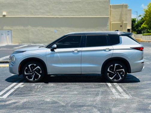 2023 Mitsubishi Outlander SEL Black Edition