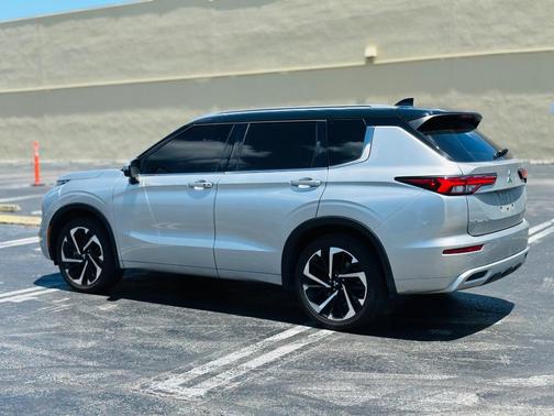 2023 Mitsubishi Outlander SEL Black Edition