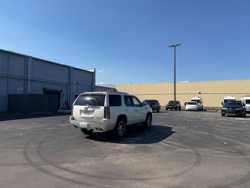 White Diamond Tri-Coat 2013 Cadillac Escalade Premium