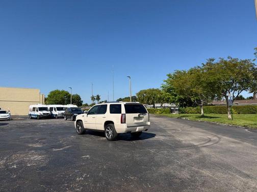 White Diamond Tri-Coat 2013 Cadillac Escalade Premium