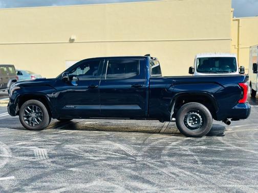 2023 Toyota Tundra Hybrid Platinum