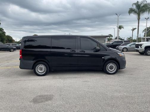Obsidian Black Metallic 2019 Mercedes-Benz Metris Base