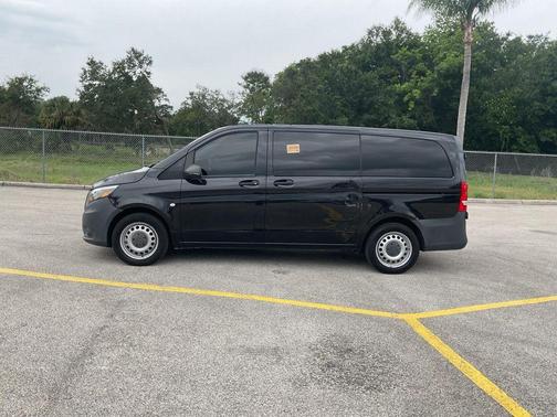 Obsidian Black Metallic 2019 Mercedes-Benz Metris Base