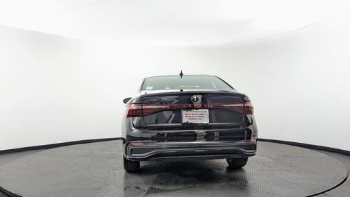 Deep Black Pearl Effect 2025 Volkswagen Jetta 1.5T SE