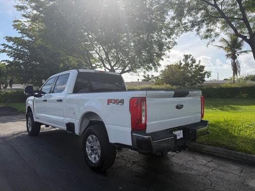 Oxford White 2024 Ford F-250 XLT