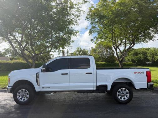 Oxford White 2024 Ford F-250 XLT