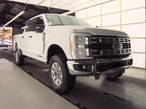 Oxford White 2024 Ford F-250 XLT