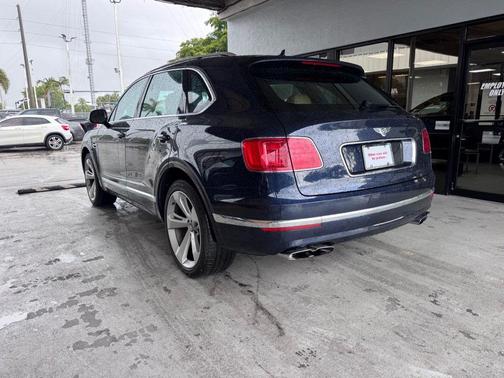 Blue 2019 Bentley Bentayga V8