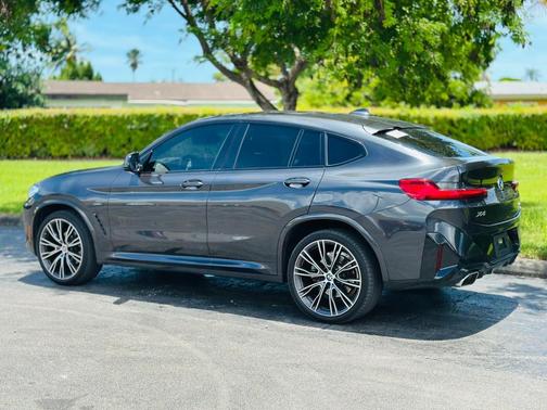 2022 BMW X4 xDrive30i