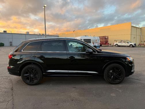 2022 Audi Q7 55 Premium Plus