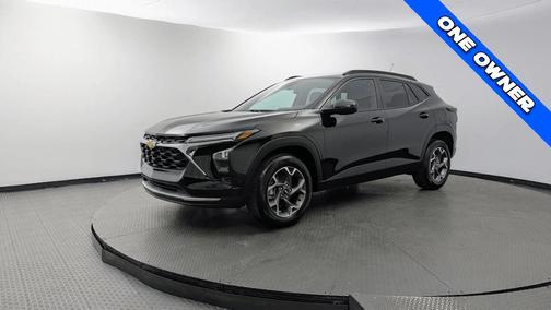 Mosaic Black Metallic 2026 Chevrolet Trax LT