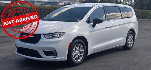 2026 Chrysler Pacifica Select