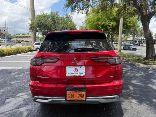 Diamond Red 2025 Mitsubishi Outlander SE