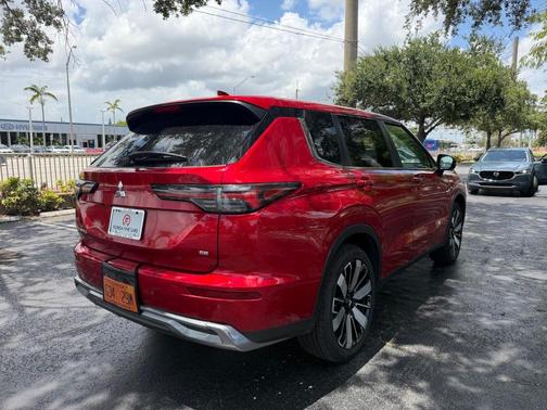 Diamond Red 2025 Mitsubishi Outlander SE