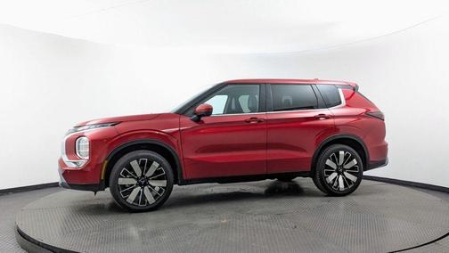 Diamond Red 2025 Mitsubishi Outlander SE
