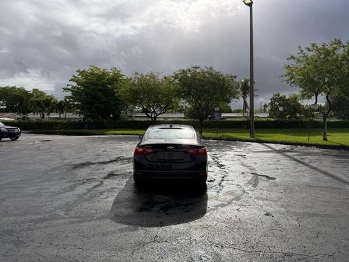 Mosaic Black Metallic 2022 Chevrolet Malibu 1LS