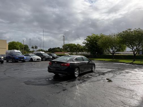 Mosaic Black Metallic 2022 Chevrolet Malibu 1LS