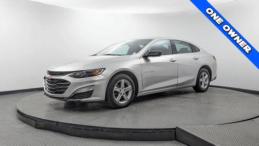 Silver Ice Metallic 2022 Chevrolet Malibu LT