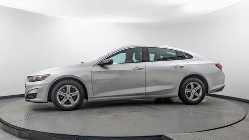 Silver Ice Metallic 2022 Chevrolet Malibu LT