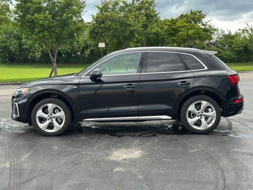 Mythos Black Metallic 2023 Audi Q5 45 S line Premium Plus