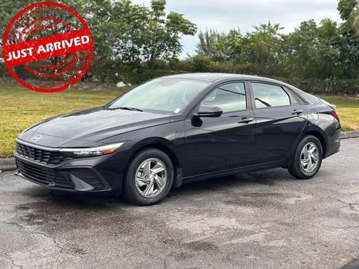 2025 Hyundai ELANTRA SE