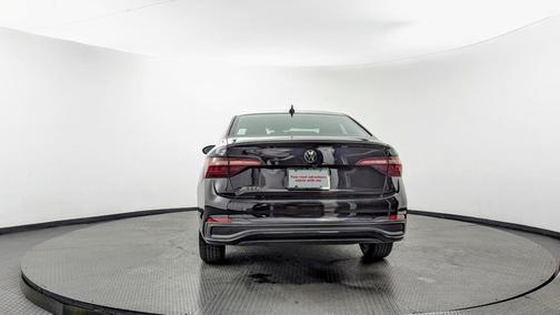 Deep Black Pearl Effect 2024 Volkswagen Jetta 1.5T S
