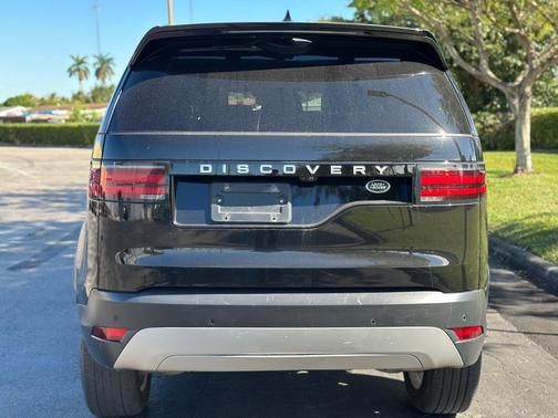 2023 Land Rover Discovery S