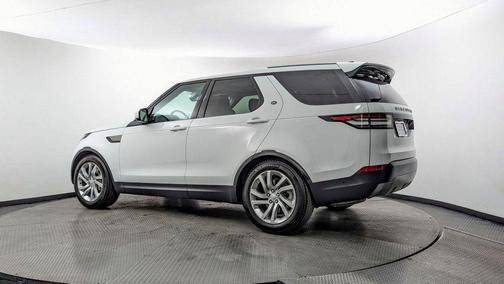 Fuji White 2019 Land Rover Discovery SE
