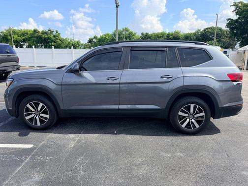 Platinum Gray Metallic 2021 Volkswagen Atlas 2.0T SE