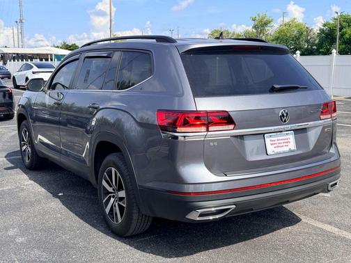Platinum Gray Metallic 2021 Volkswagen Atlas 2.0T SE