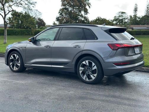 2021 Audi e-tron Premium