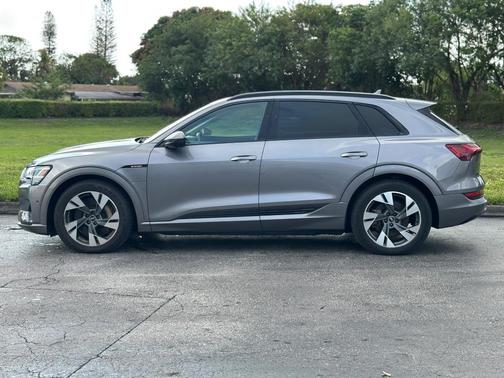 2021 Audi e-tron Premium