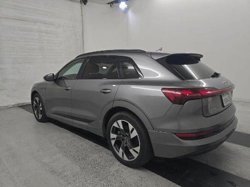 2021 Audi e-tron Premium
