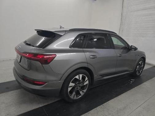 2021 Audi e-tron Premium
