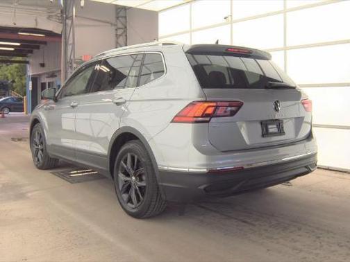 Pyrite Silver Metallic 2024 Volkswagen Tiguan 2.0T SE