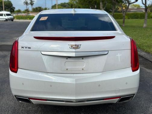 Crystal White Tri-Coat 2017 Cadillac XTS Luxury