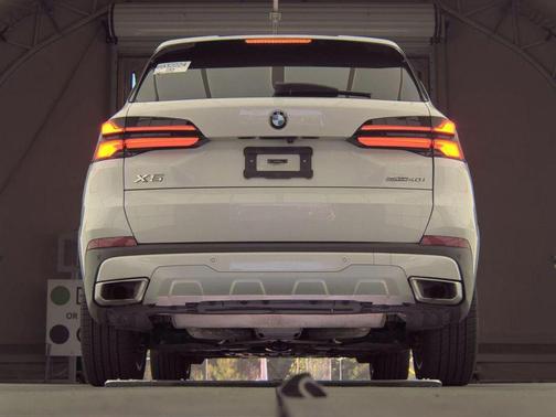 Alpine White 2024 BMW X5 sDrive40i