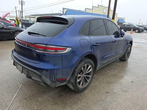 2022 Porsche Macan Base