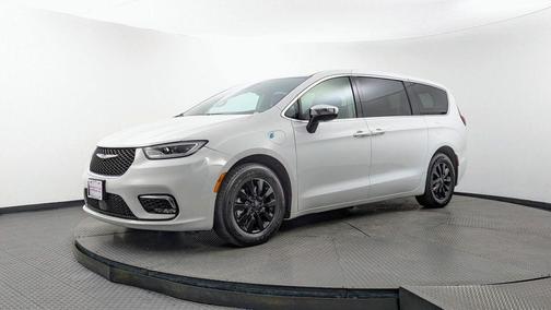 Bright White Clearcoat 2023 Chrysler Pacifica Hybrid Limited