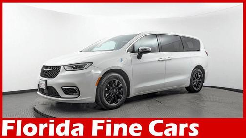 Bright White Clearcoat 2023 Chrysler Pacifica Hybrid Limited