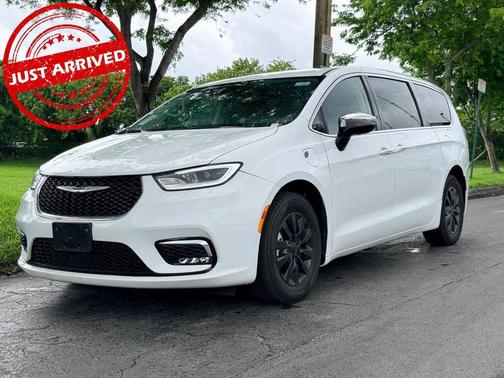 Bright White Clearcoat 2023 Chrysler Pacifica Hybrid Limited